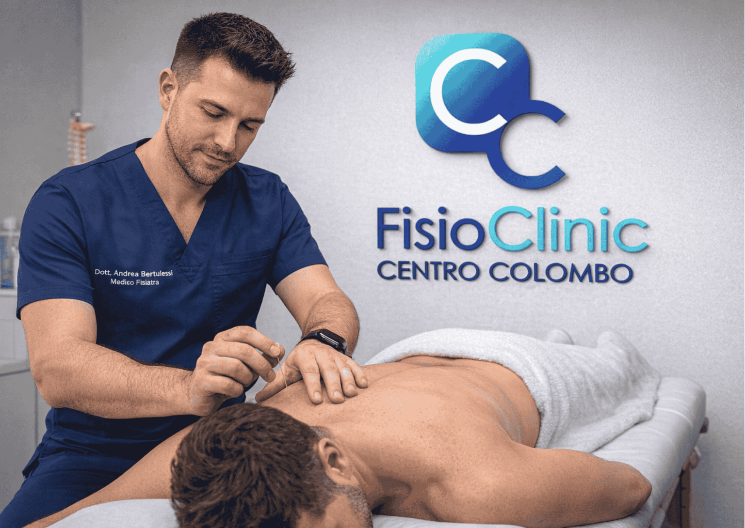 Fisiatra Andrea Bertulessi esegue dry needling per trigger point muscolare sulla schiena di un paziente presso FisioClinic Centro Colombo Genova