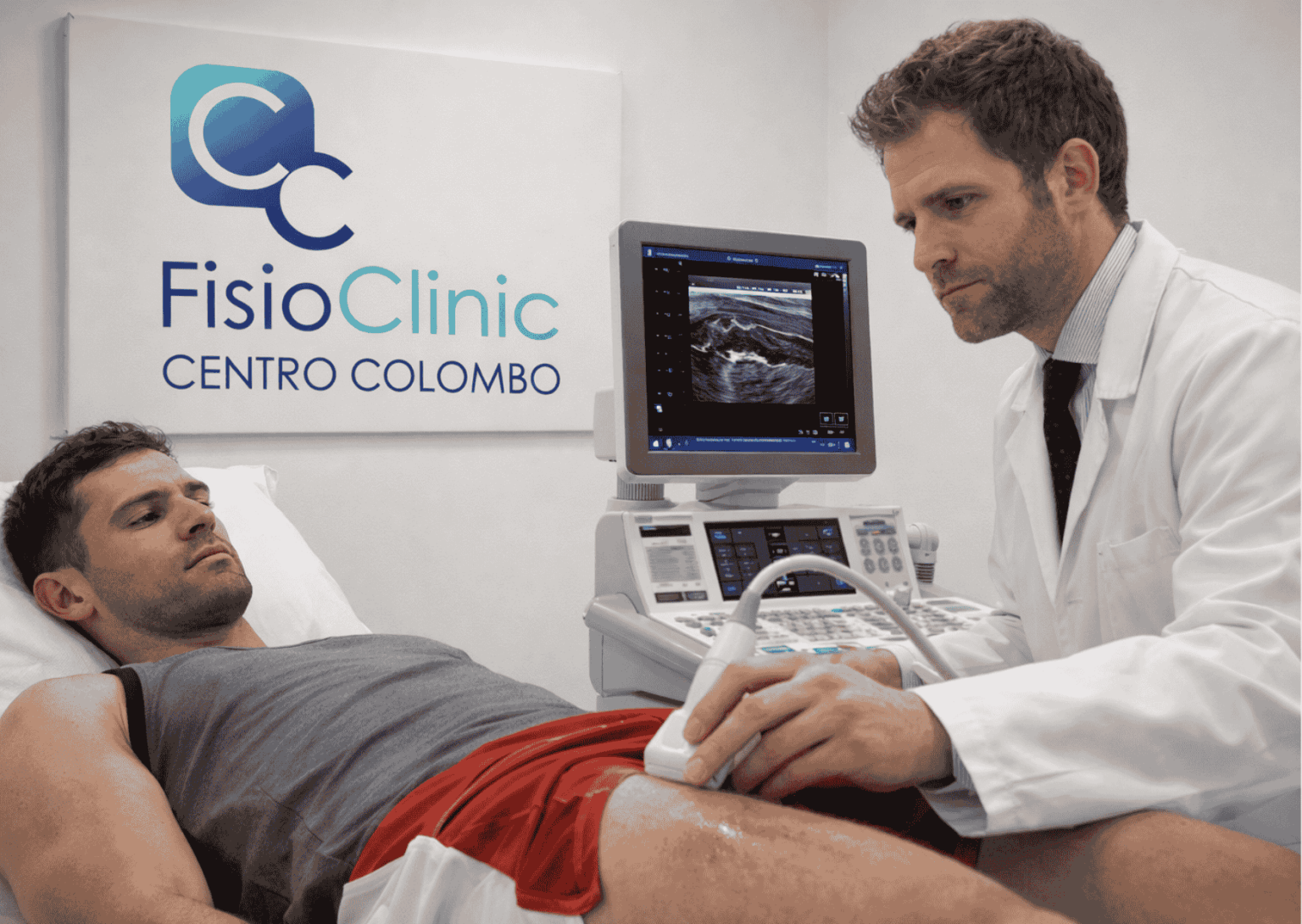 Fisiatra esegue ecografia muscolare alla coscia per miosite ossificante in atleta presso FisioClinic Centro Colombo Genova
